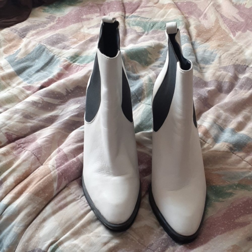 Ladies boots